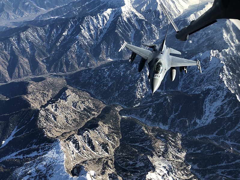 A U.S. Air Force F-16 Fighting Falcon receives fuel from a KC-135 Stratotanker 