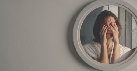 Μπροστά στον καθρέφτη χωρίς φίλτρα