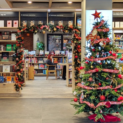 Το βιβλιοπωλείο μας έβαλε τα γιορτινά του!